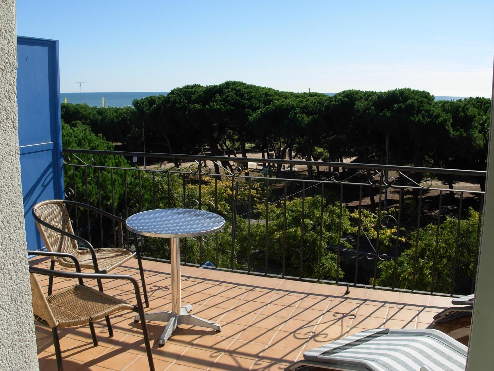 קסטלדפלס Hotel Rodsan Suizo מראה חיצוני תמונה