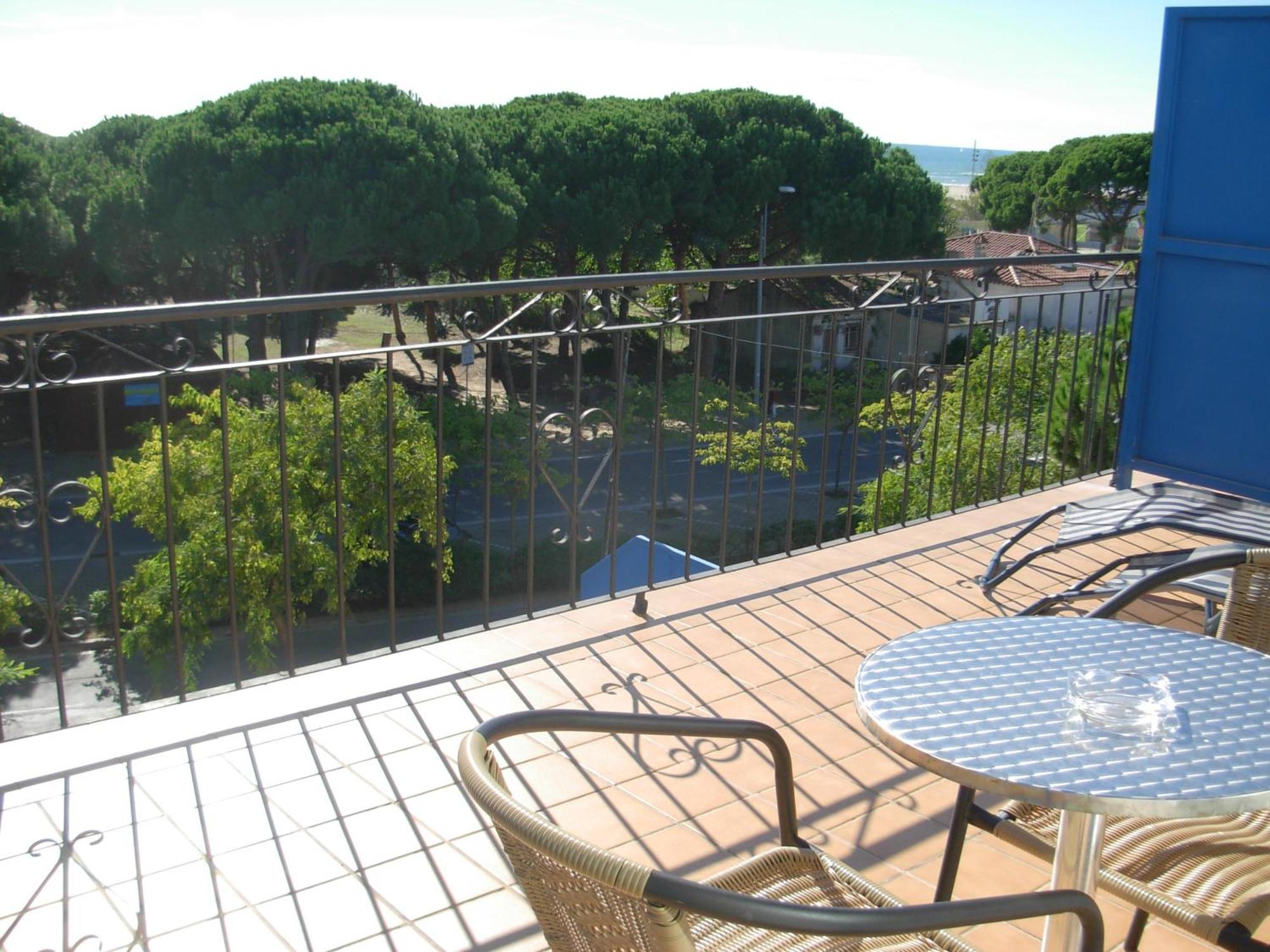 קסטלדפלס Hotel Rodsan Suizo מראה חיצוני תמונה