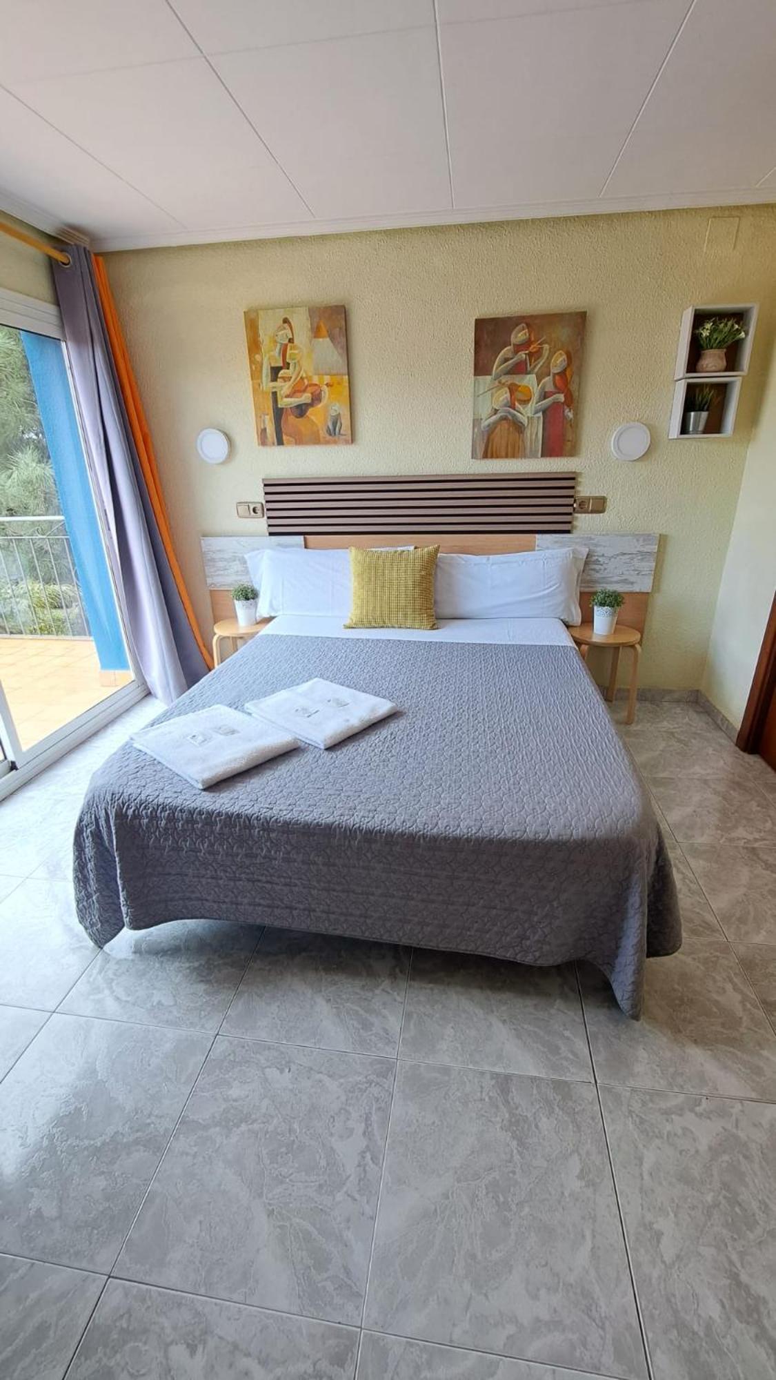 קסטלדפלס Hotel Rodsan Suizo מראה חיצוני תמונה
